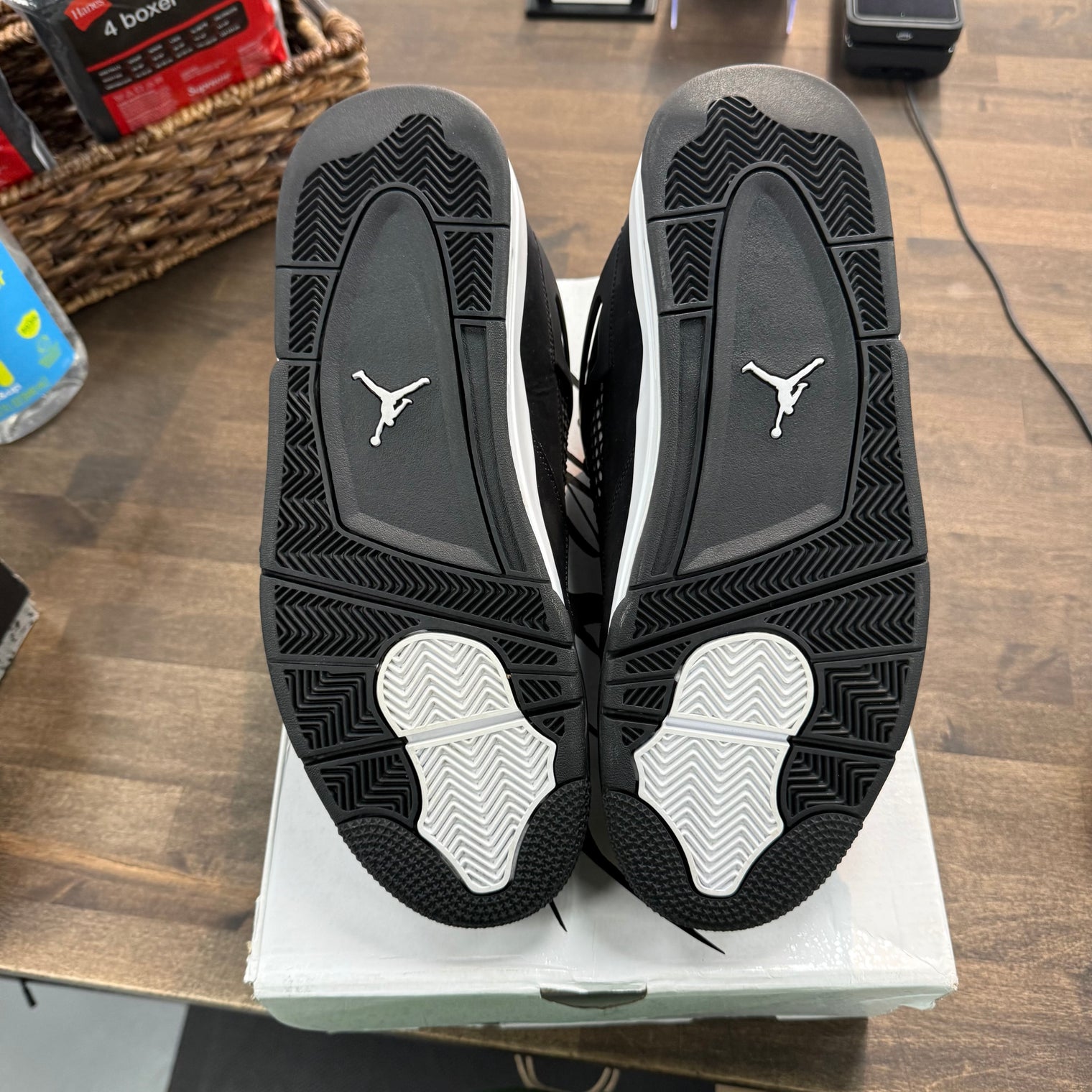 White Thunder Jordan 4 Retro (USED)