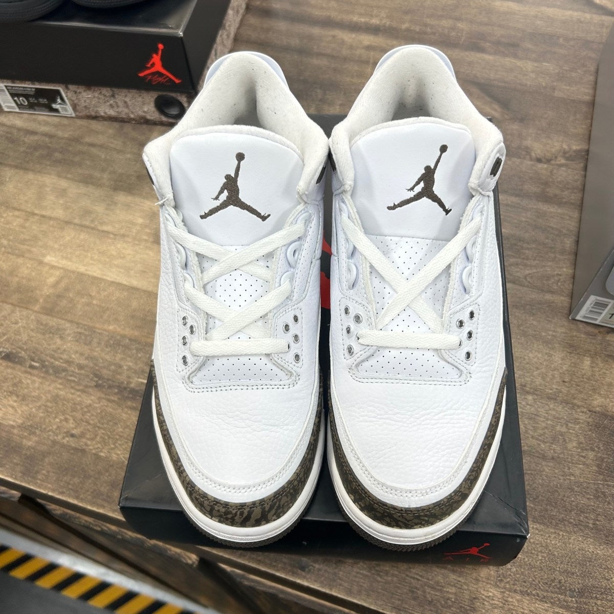 Jordan 3 Retro Mocha (2018) - Image 2