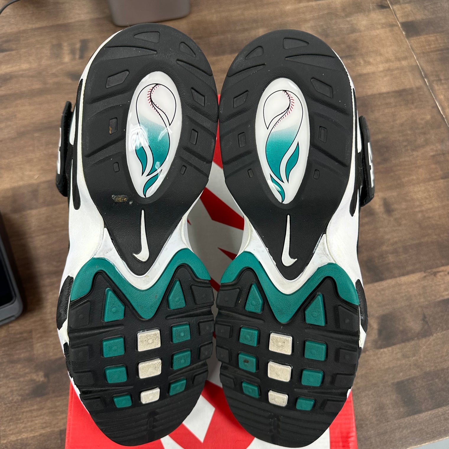 White Freshwater Air Griffey Max 1 (2021) (USED)