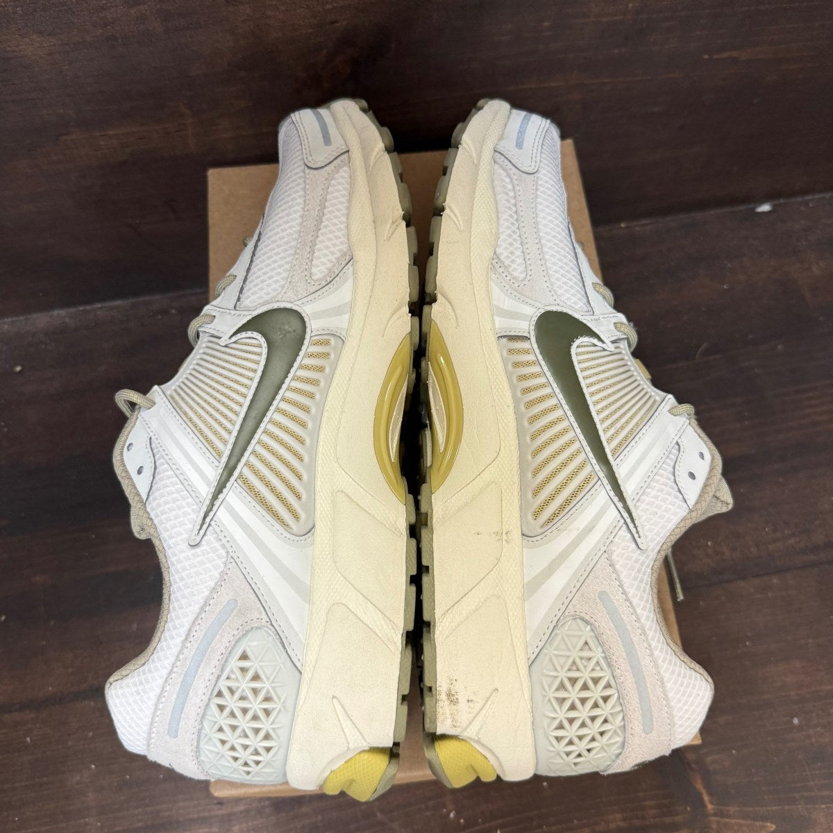 Nike Zoom Vomero 5 SP Light Bone Neutral Olive Size 12 (Pre-Owned) - Image 5