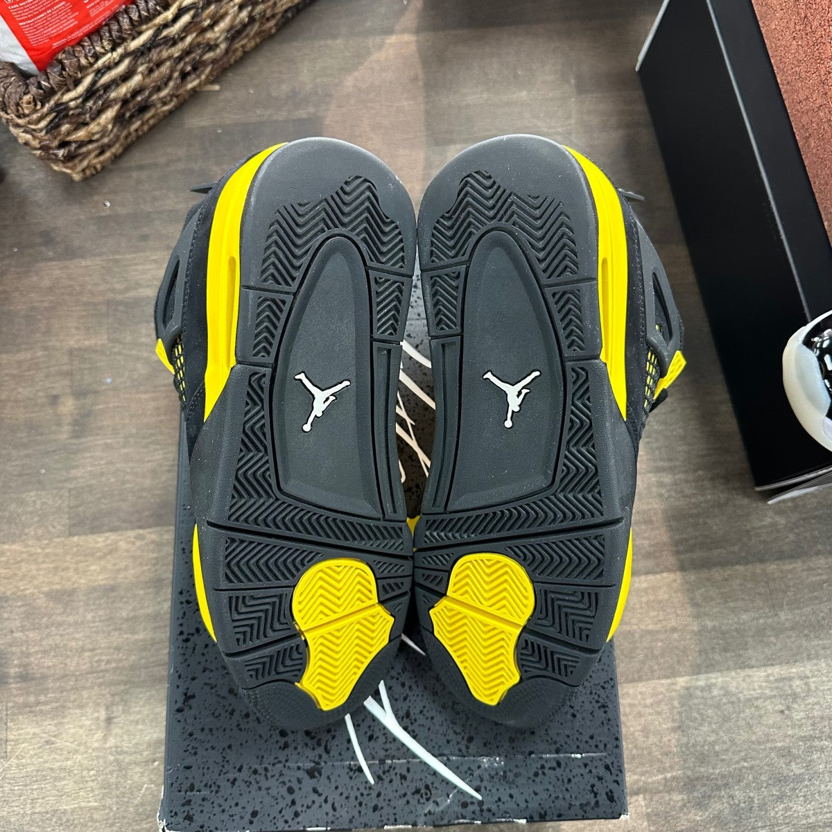 Jordan 4 Retro Thunder (2023) - Image 5