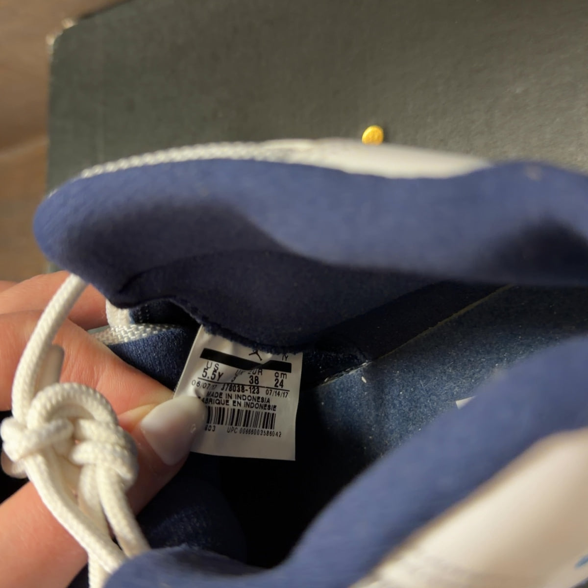 Jordan 11 Retro UNC Win Like 82 (GS) Size 5.5Y (Pre-Owned) - aux