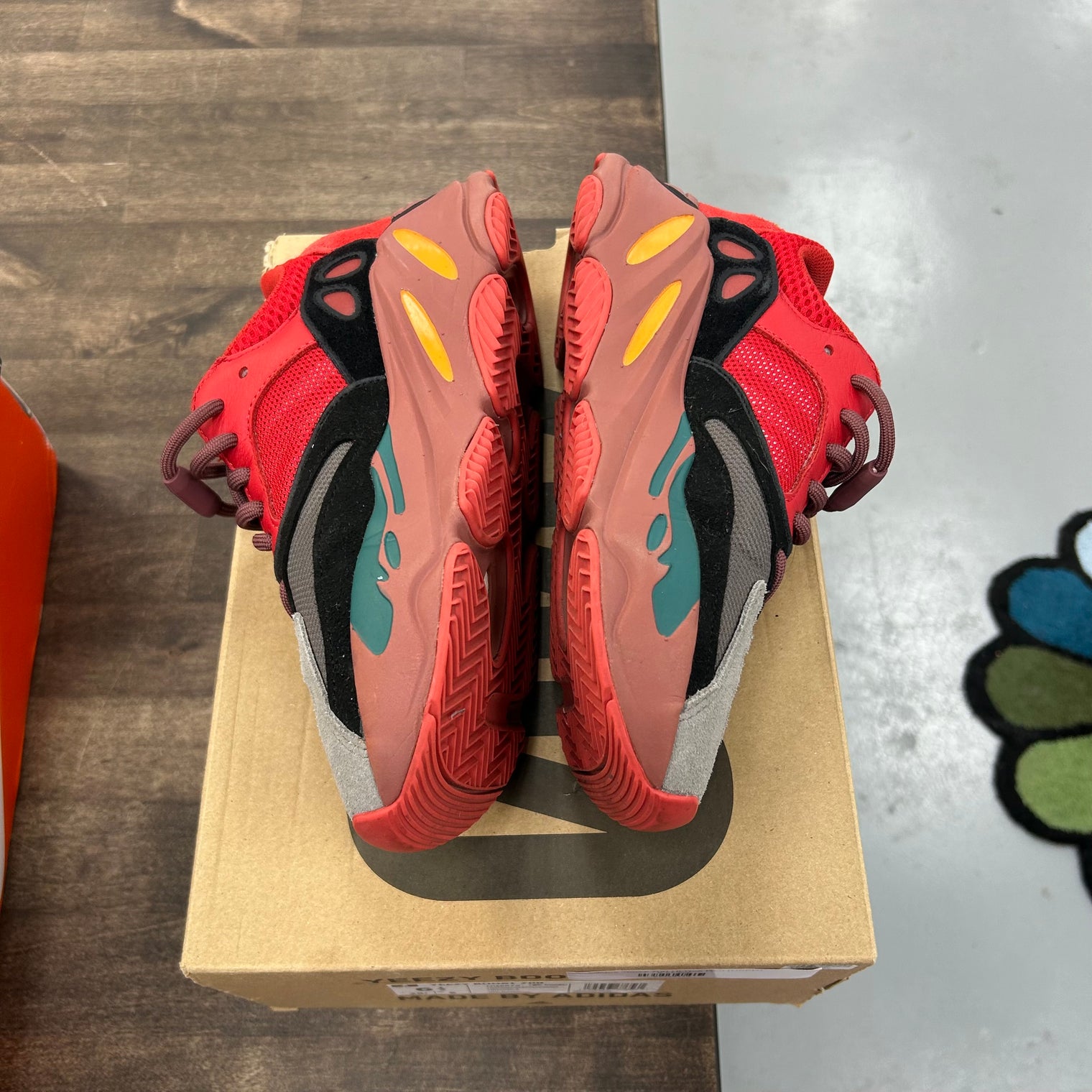 Adidas Yeezy 700 Hi-Res Red (USED)