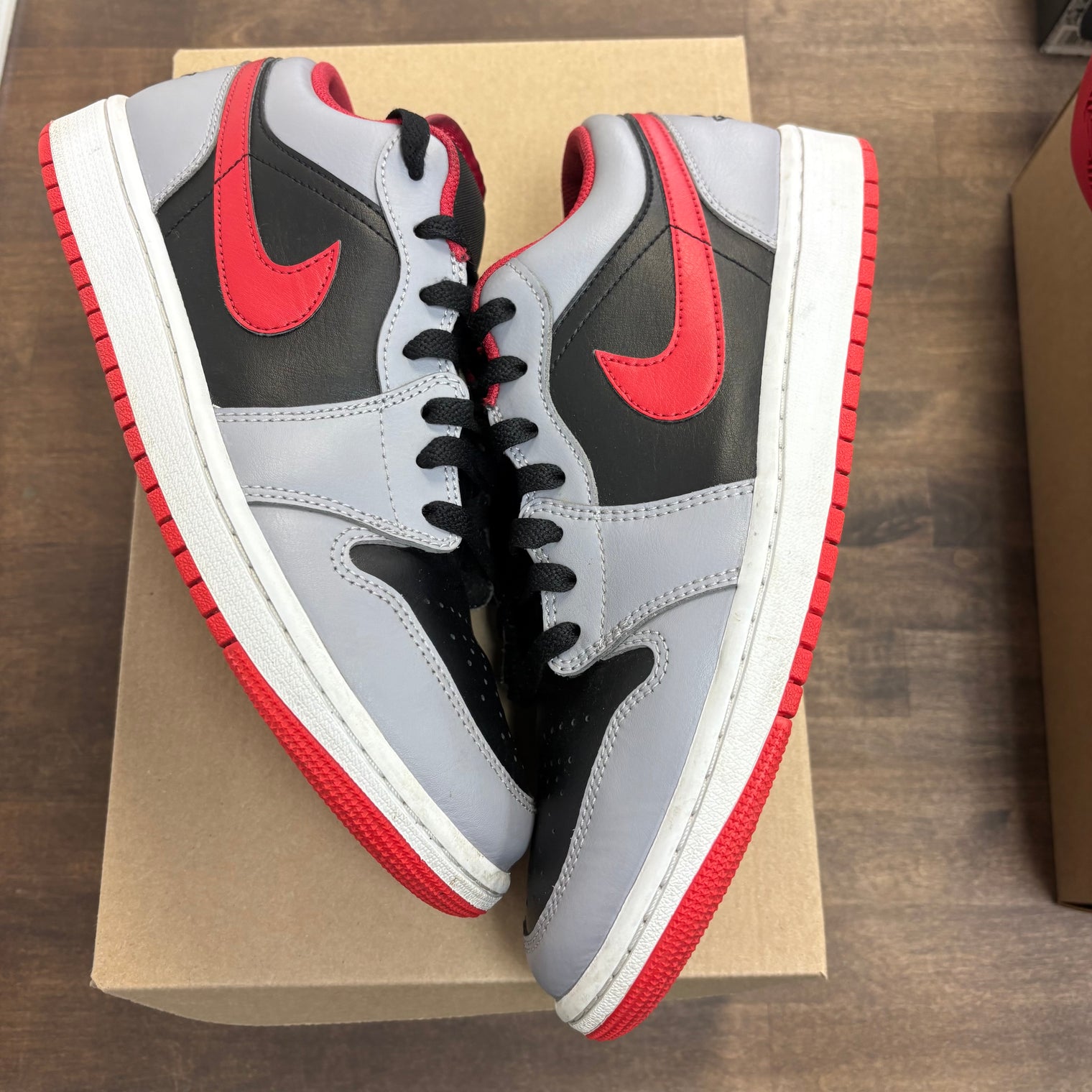 Black Light Smoke Grey Gym Red Jordan 1 Low (USED,No Box)