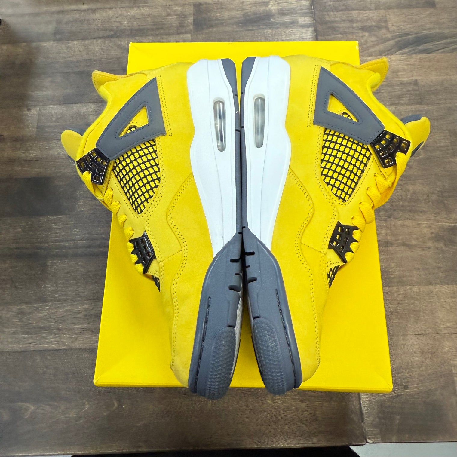 Lightning Jordan 4 Retro (Used)