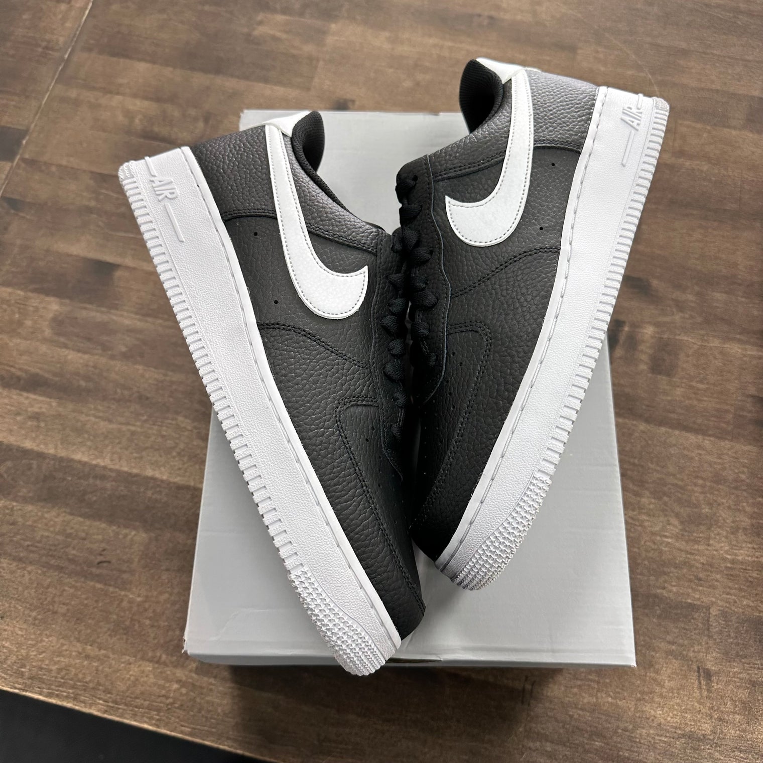 Nike Air Force 1 Low '07 Black White Pebbled Leather (US 10) (USED)