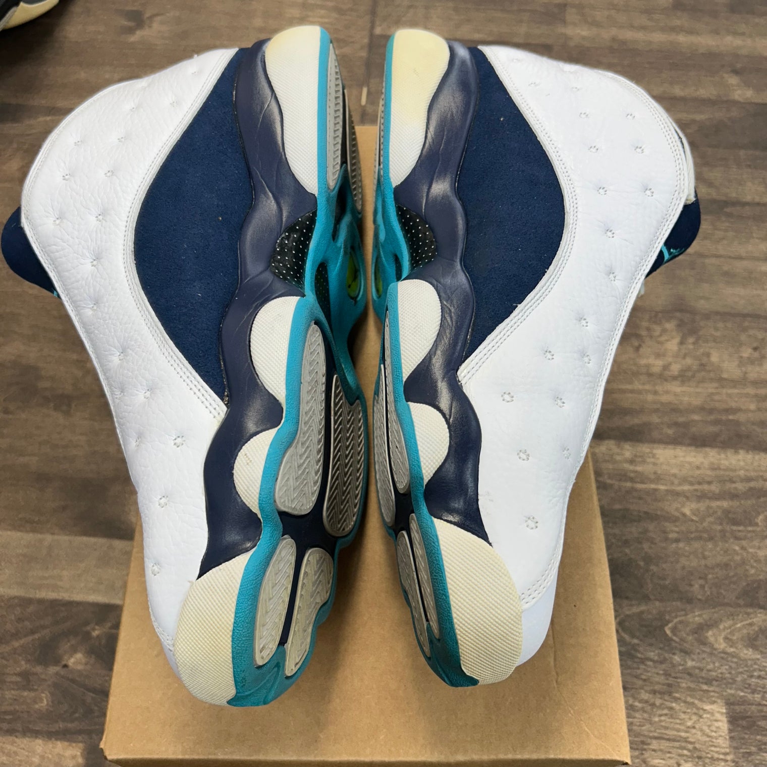 Hornets Jordan 13 Low (USED, No Box)