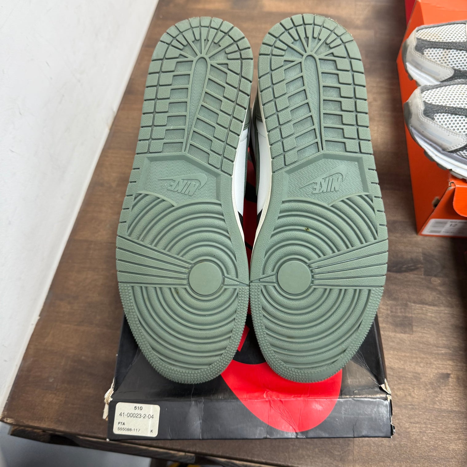 Clay Green Jordan 1 High Retro (USED,Replacement Box)