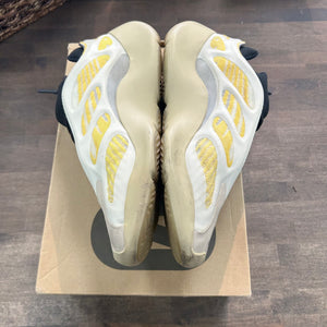 adidas Yeezy 700 V3 Safflower Size 12.5 (Pre-Owned)