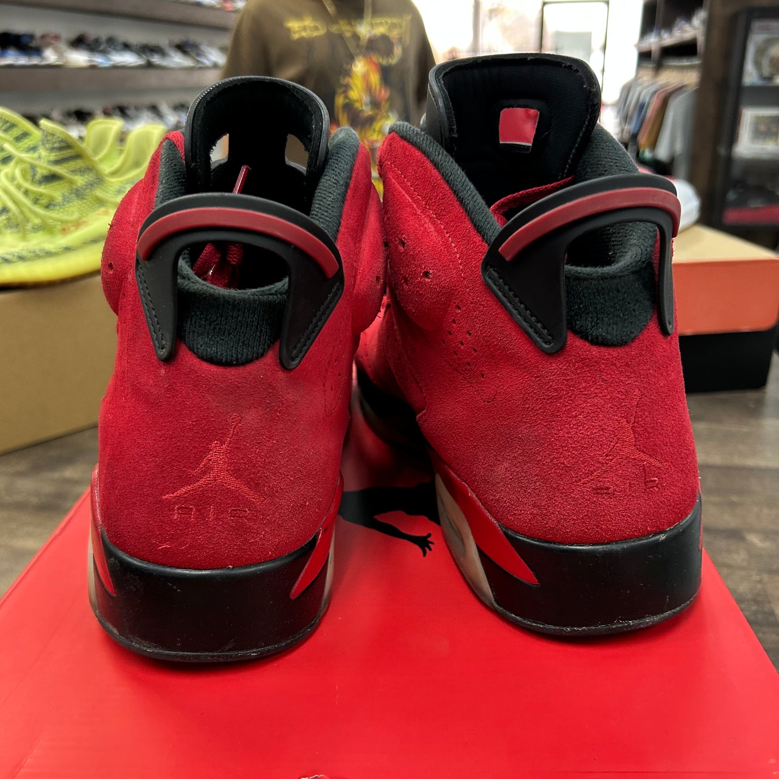 Toro Bravo Jordan 6 Retro (USED)