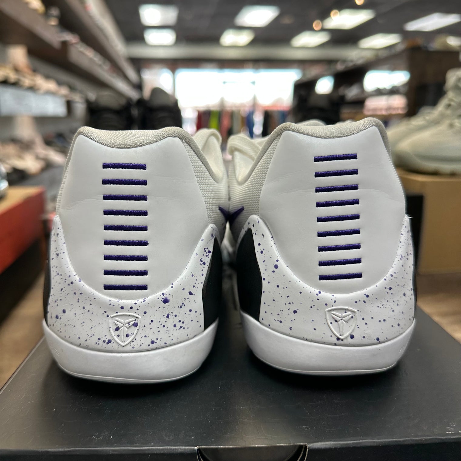 Nike Kobe 9 Elite Low EM Protro White Court Purple (US 10.5) (USED)