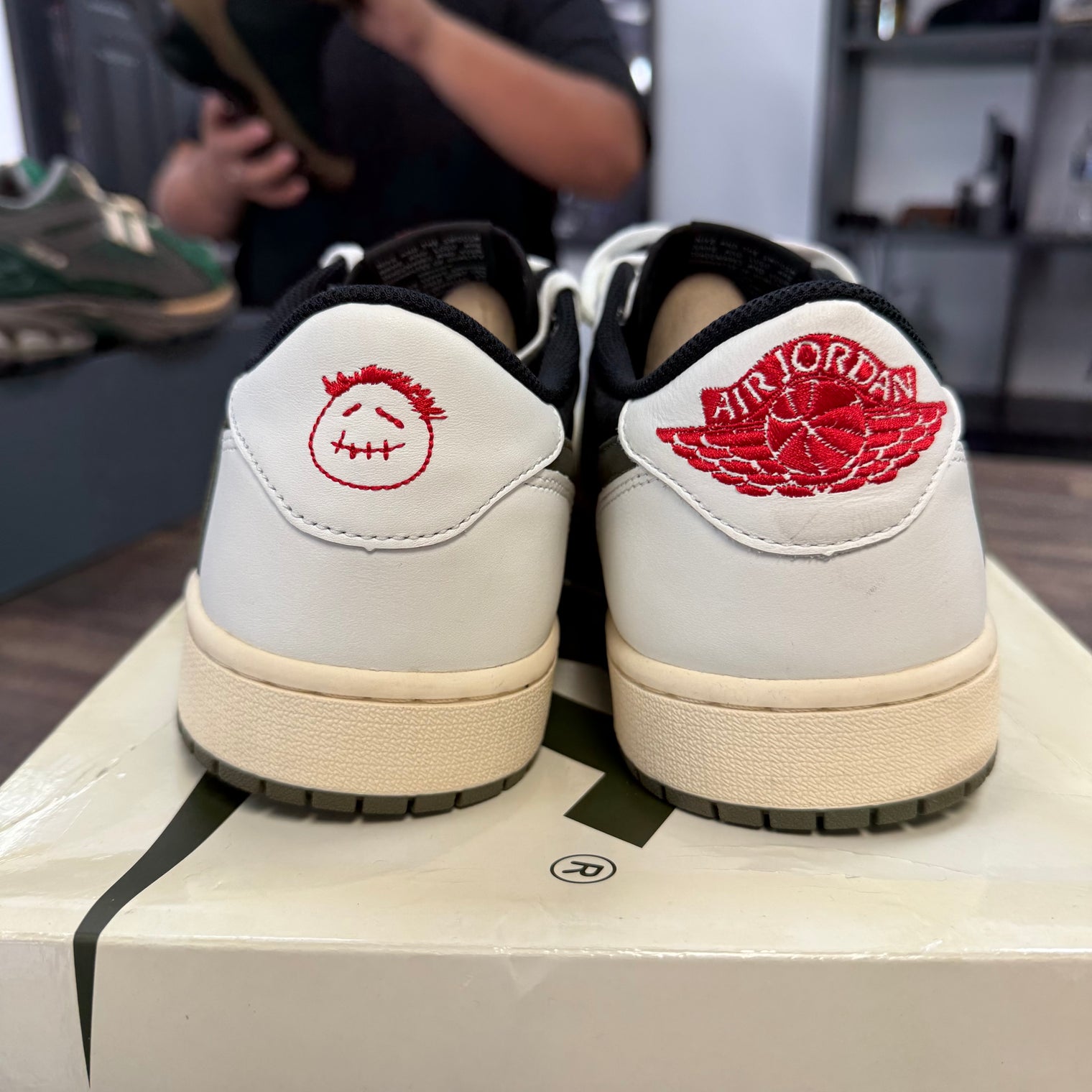 Olive Travis Scott Jordan 1 Low OG (W) (USED)