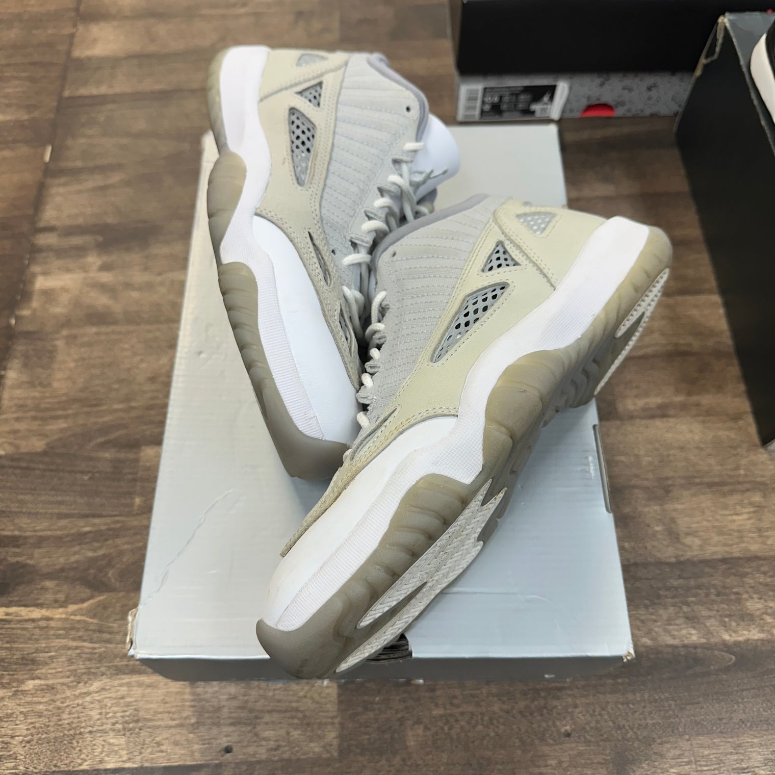 Cobalt Jordan 11 Low IE (USED, Replacement Box)