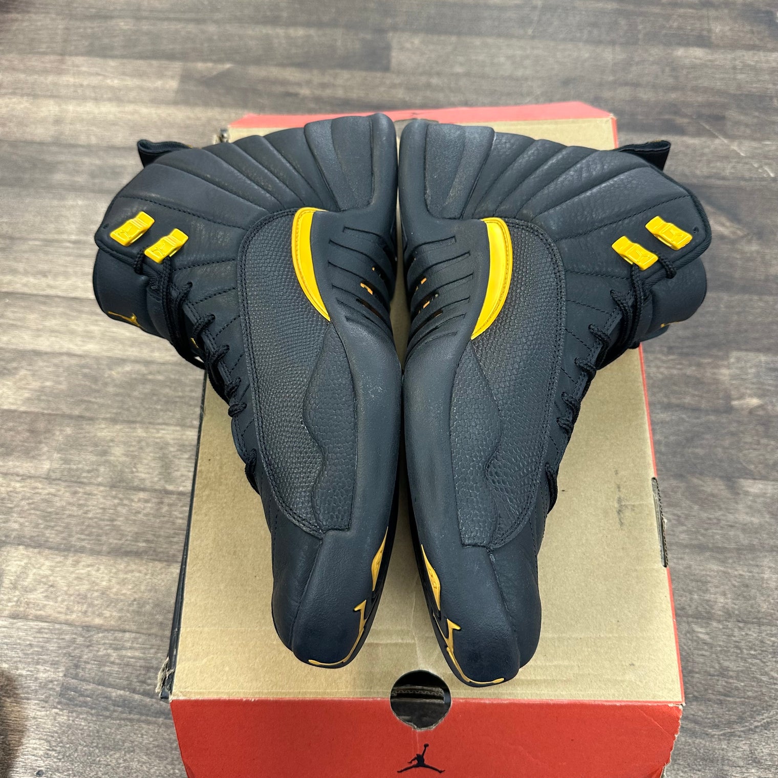 Air Jordan 12 Retro Black Taxi (Used)