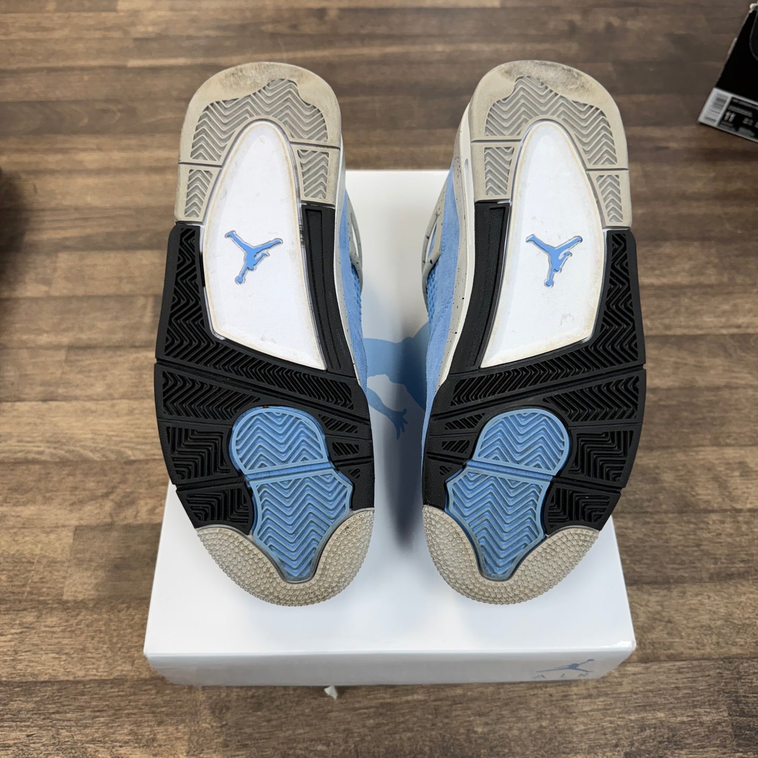 University Blue Jordan 4 Retro (USED)