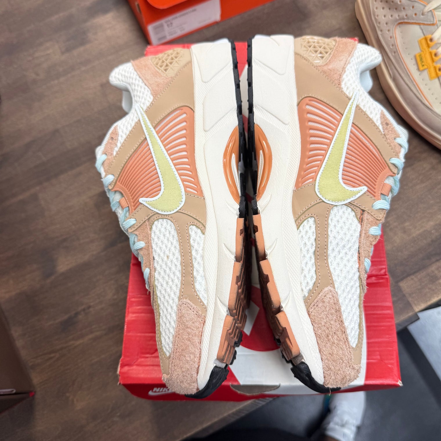 Have a Nike Day Nike Vomero 5 (USED)