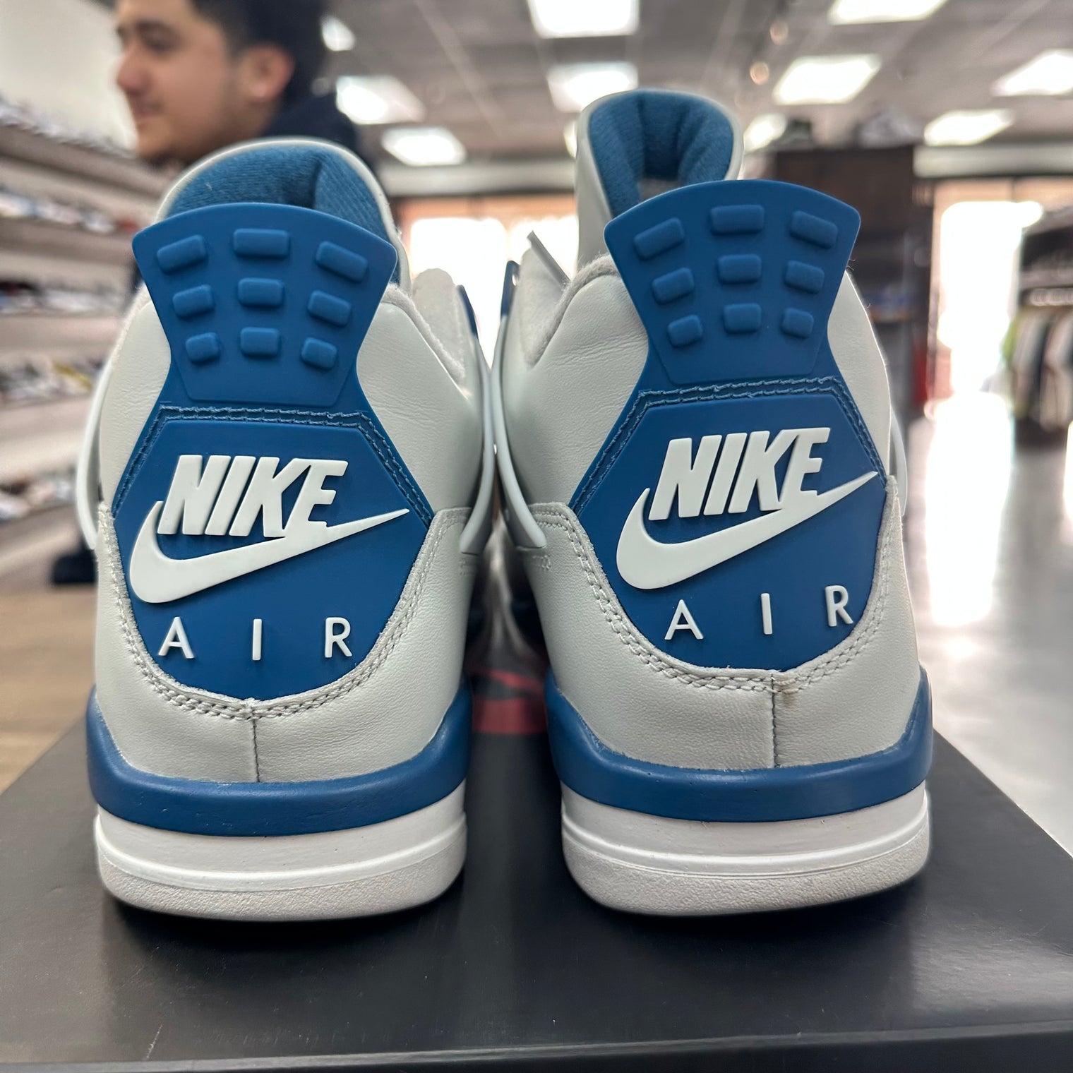 Jordan 4 Retro Military Blue (2024) (US 8) (USED)