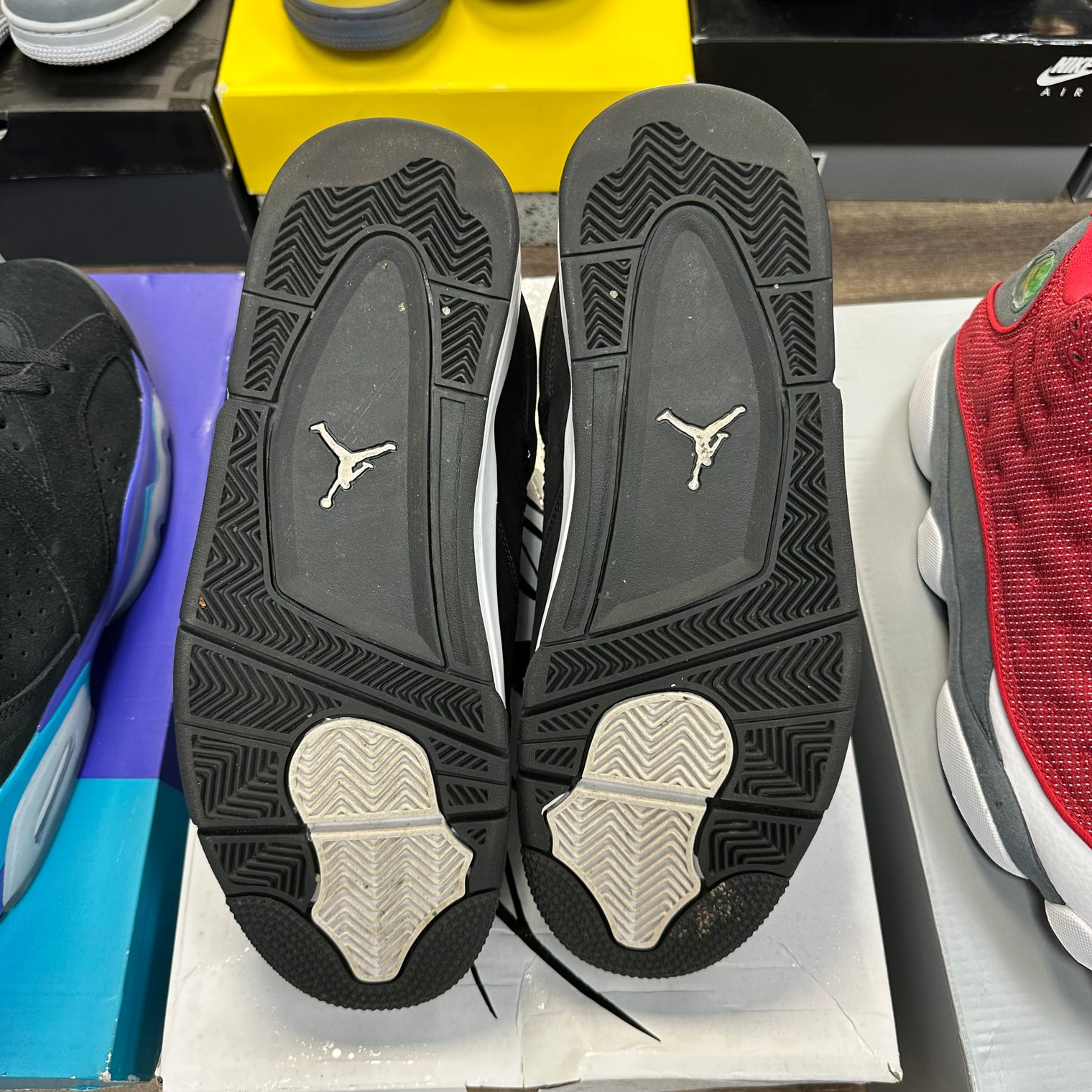 White Thunder Jordan 4 (USED)