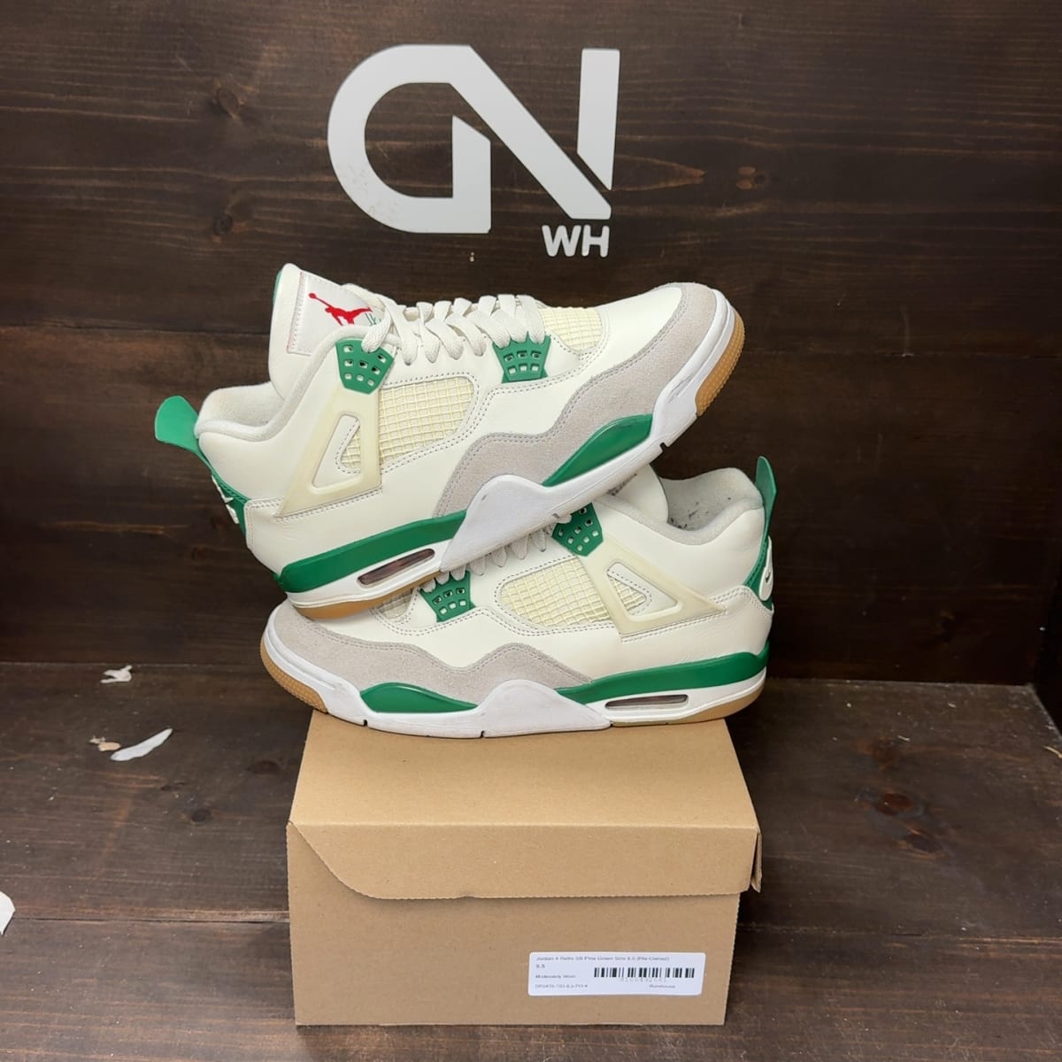 Jordan 4 Retro SB Pine Green Size 8.5 (Pre-Owned) - front
