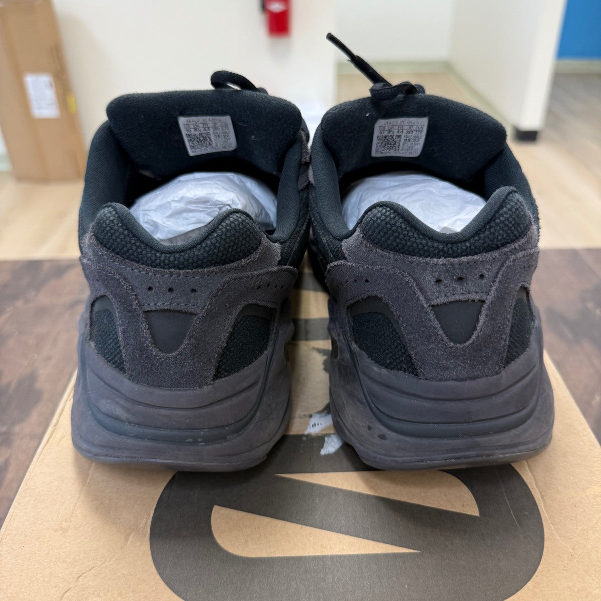 adidas Yeezy Boost 700 V2 Vanta - Image 3