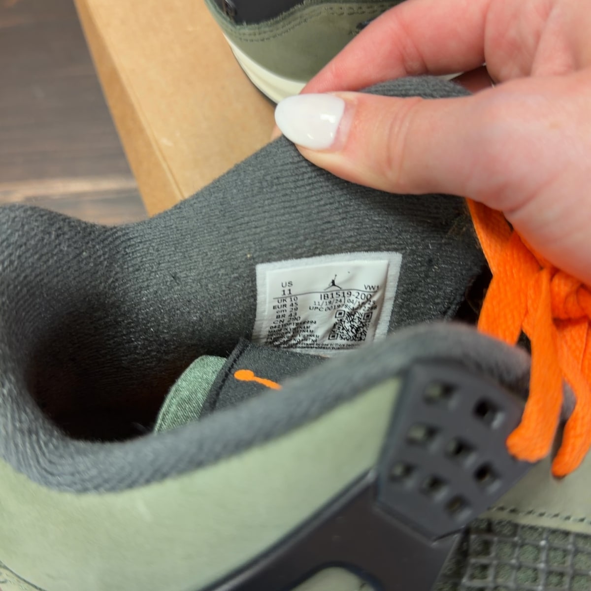 Jordan 4 Retro OG SP Undefeated (2025) Size 11 (Pre-Owned) - Image 7