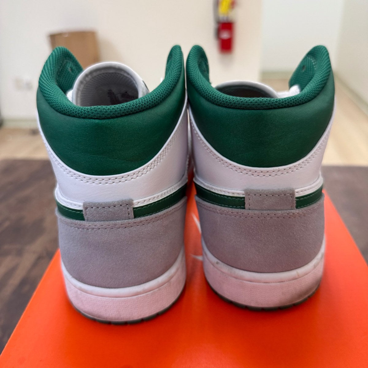 Jordan 1 Mid SE Grey Green Size 10.5 (Pre-Owned) - Image 4
