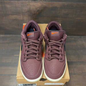 Nike SB Dunk Low Pro Burgundy Crush Size 9.5 (Pre-Owned) - tag