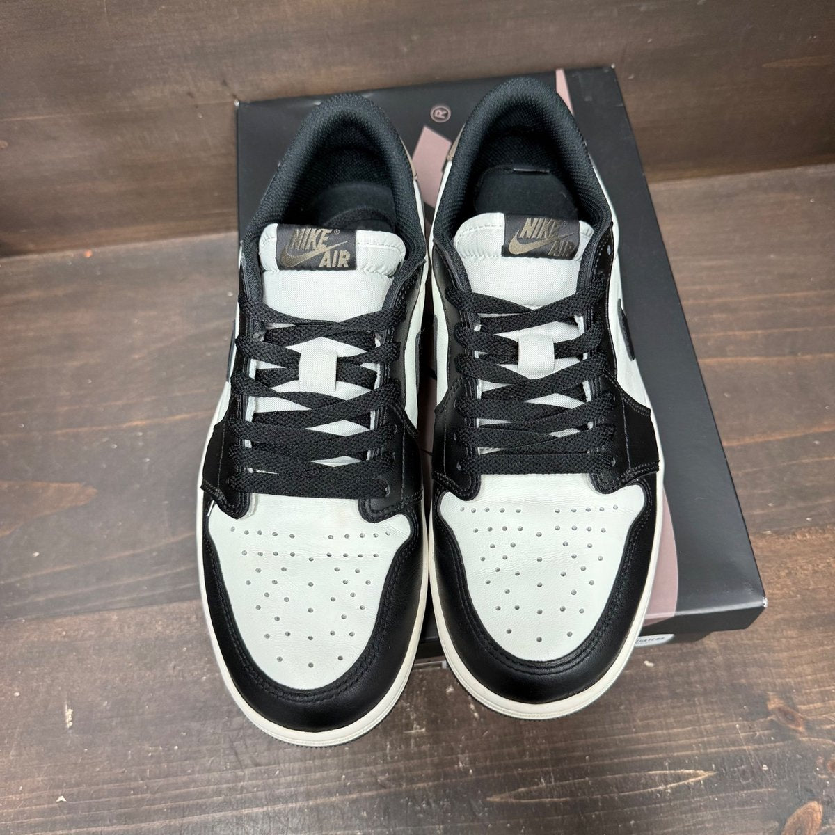 Jordan 1 Retro Low OG Mocha Size 10 (Pre-Owned) - back