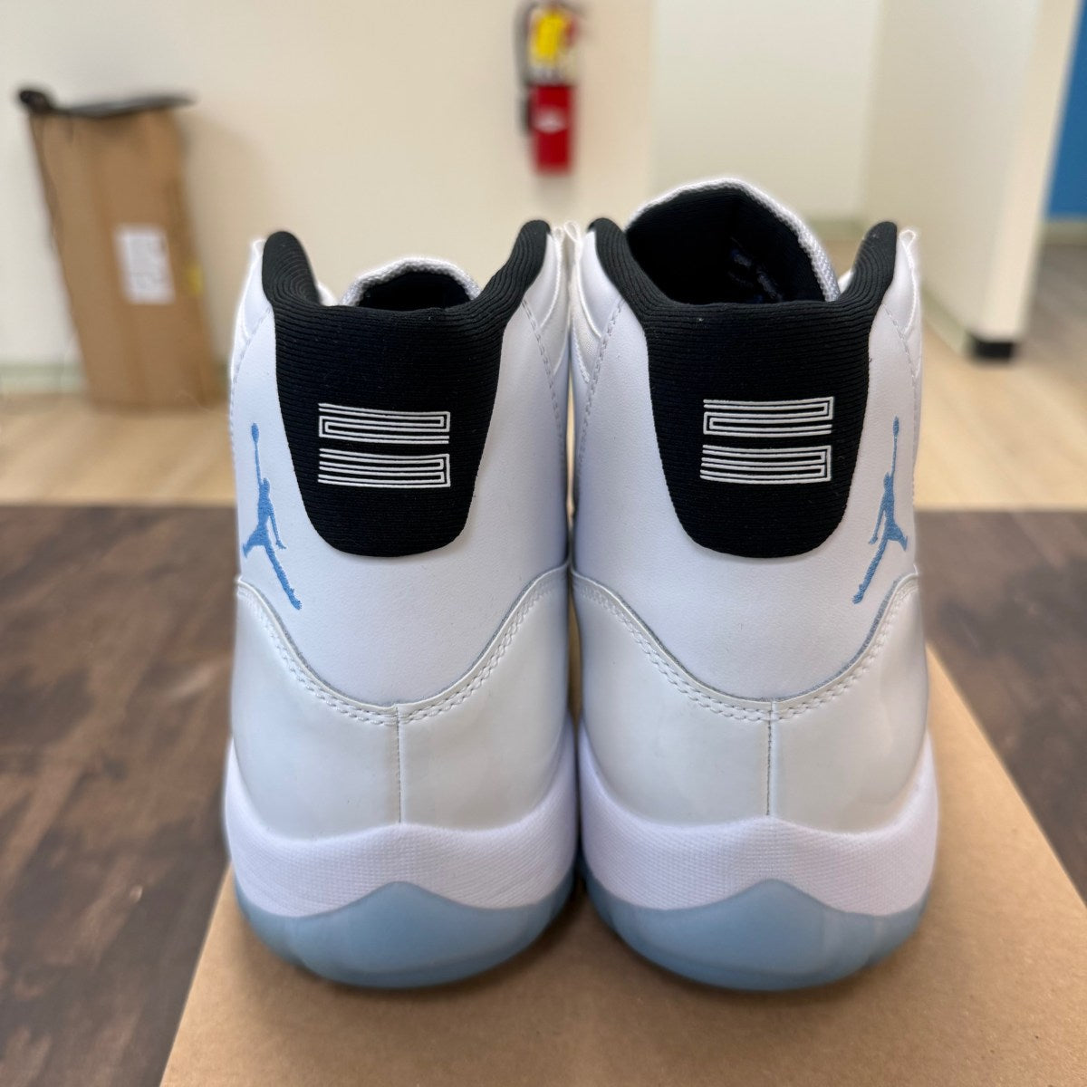 Jordan 11 Retro Legend Blue (2024) Size 12.5 (Pre-Owned) - Image 3