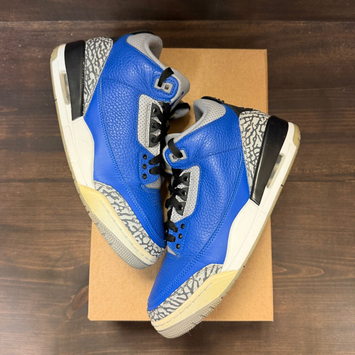 Jordan 3 Retro Varsity Royal Cement Size 7.5 (Pre-Owned) - Image 2
