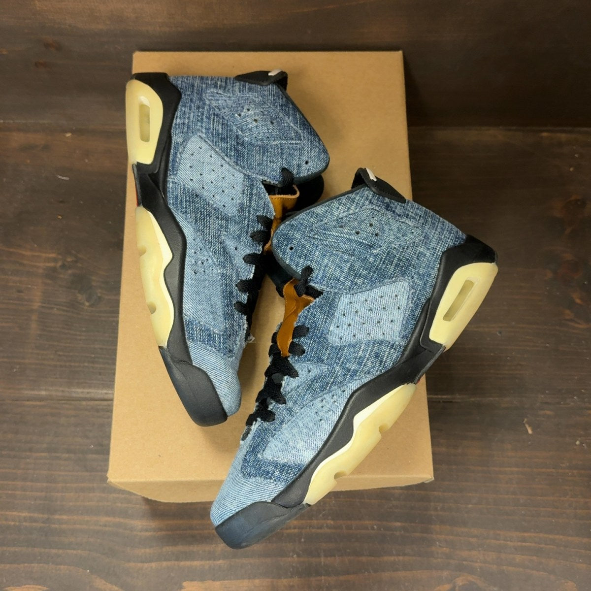 Jordan 6 Retro Washed Denim (GS) Size 6.5Y (Pre-Owned) - Image 2
