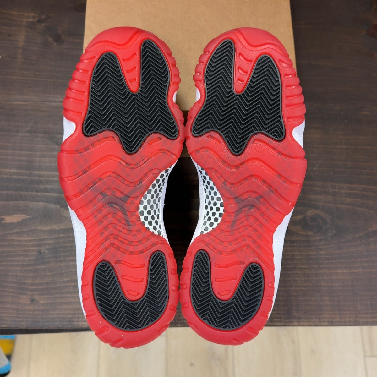 Jordan 11 Retro Playoffs Bred (2019) Size 8.5 (Pre-Owned) - Image 8
