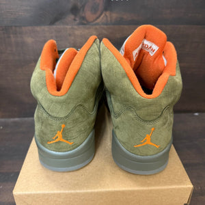 Jordan 5 Retro Olive (2024) Size 9 (Pre-Owned) - Image 3