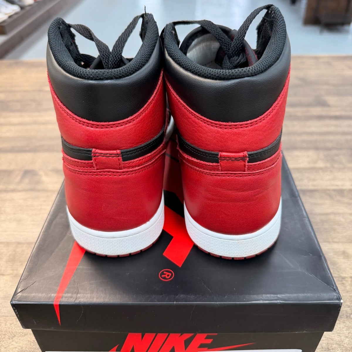 Jordan 1 Retro High Bred Banned (2016) Size 11 (Pre-Owned) - Image 4