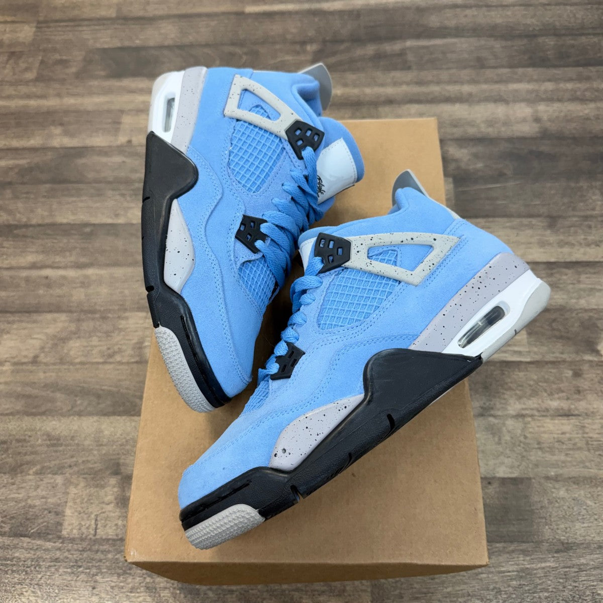 Jordan 4 Retro University Blue (GS) Size 6.5Y (Pre-Owned) - Image 1