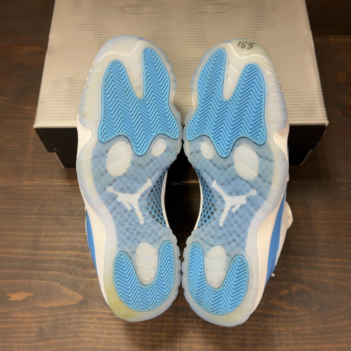 Jordan 11 Retro Low University Blue (2026) Size 11.5 (Pre-Owned) - aux