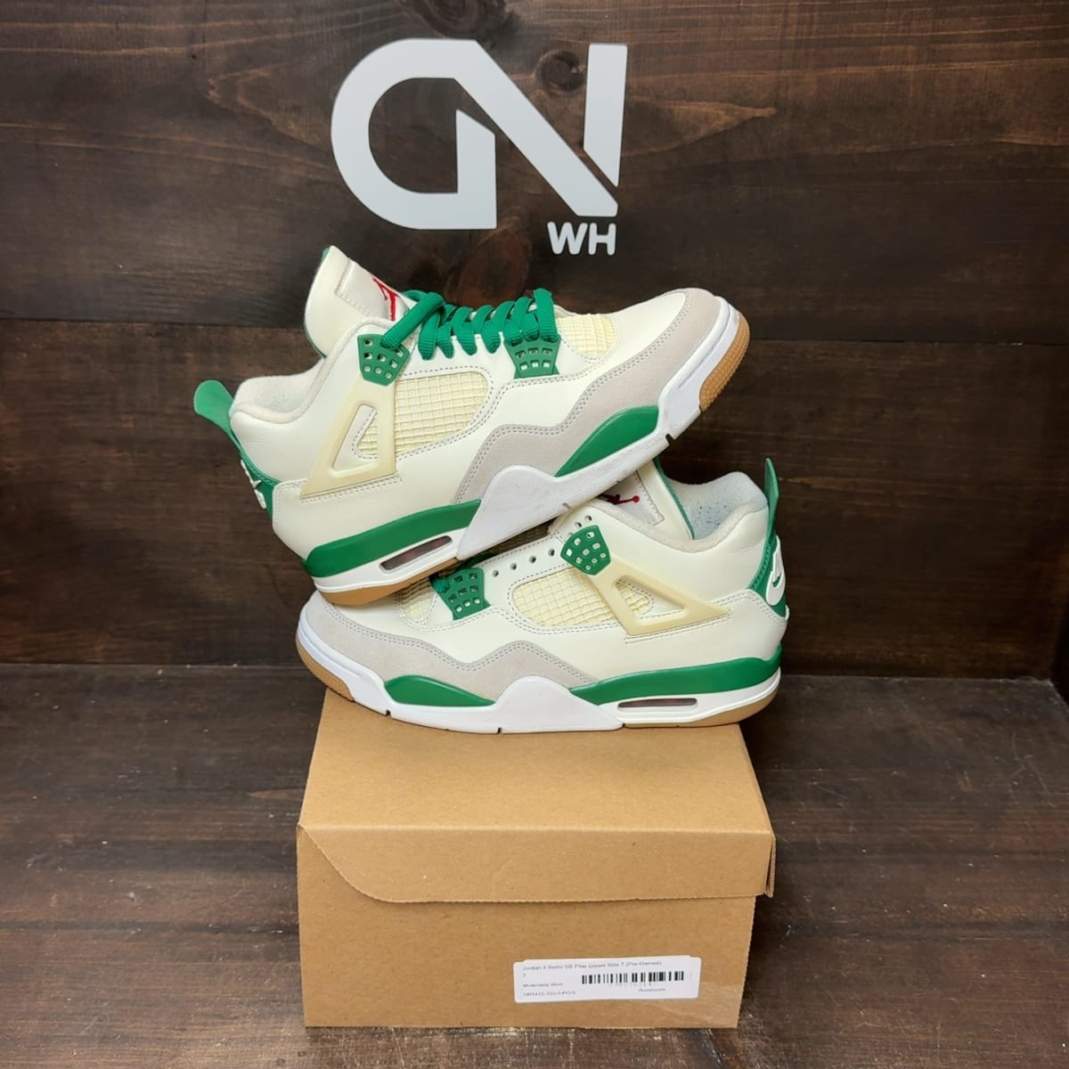 Jordan 4 Retro SB Pine Green Size 7 (Pre-Owned) - front
