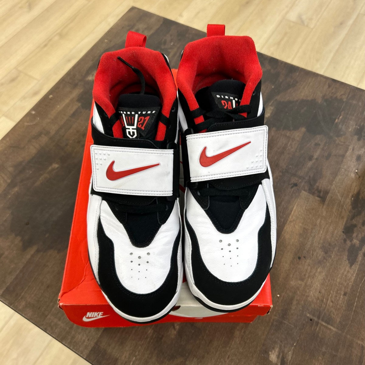 Nike Air Diamond Turf 49ers (2025) - Image 2