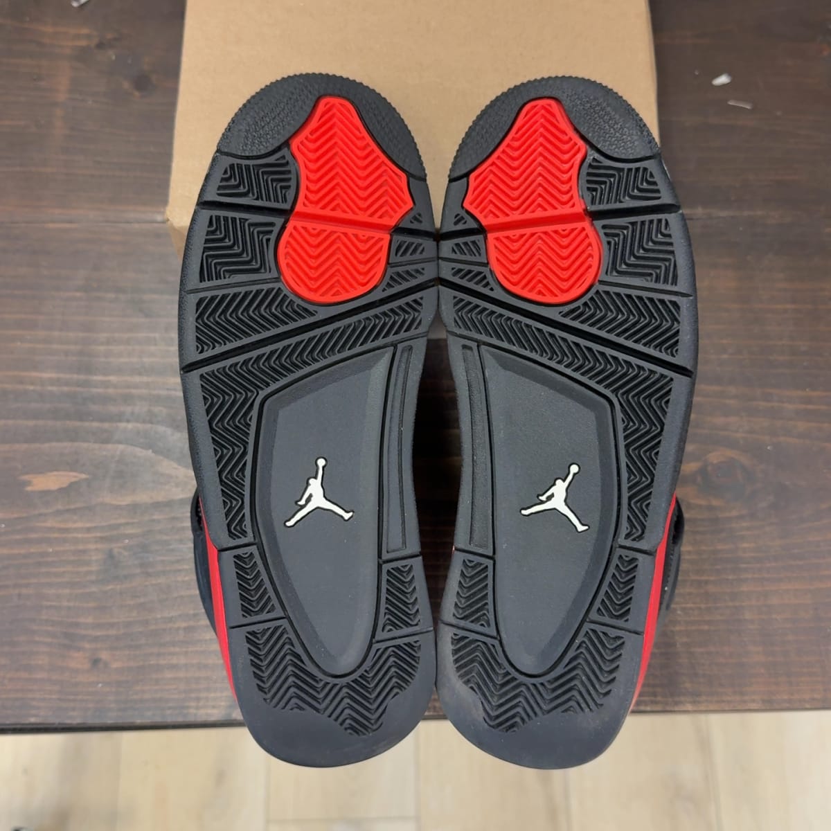 Jordan 4 Retro Red Thunder Size 8 (Pre-Owned) - aux