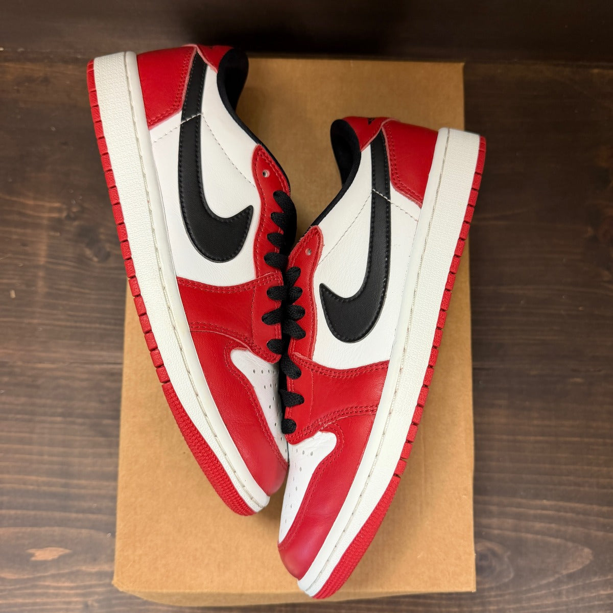 Jordan 1 Retro Low OG Chicago (2025) Size 8 (Pre-Owned) - Image 2