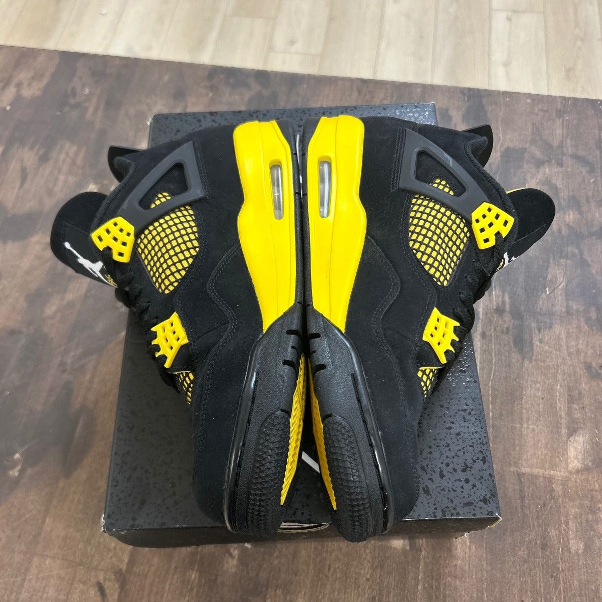 Jordan 4 Retro Thunder (2023) - Image 3