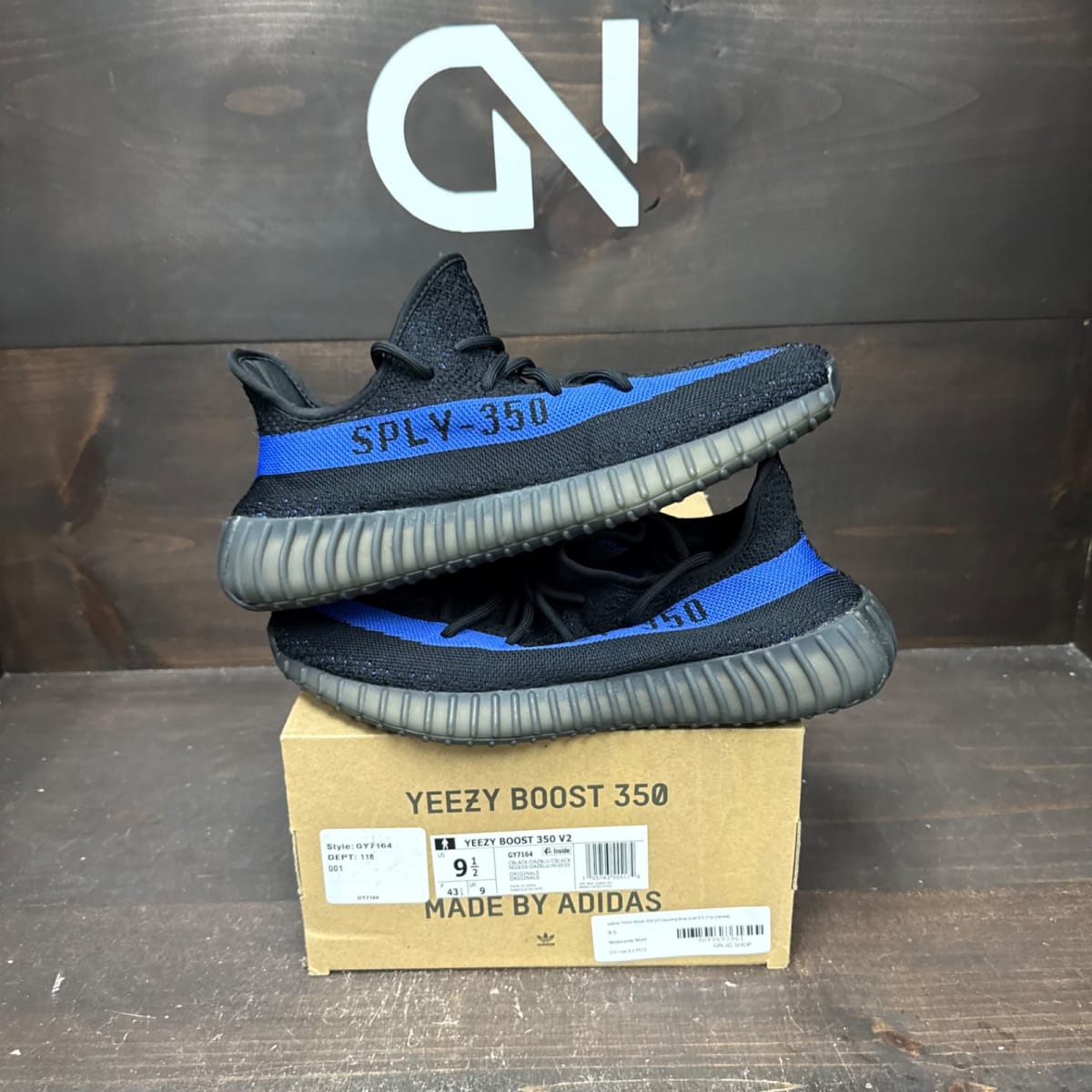 adidas Yeezy Boost 350 V2 Dazzling Blue Size 9.5 (Pre-Owned) - front
