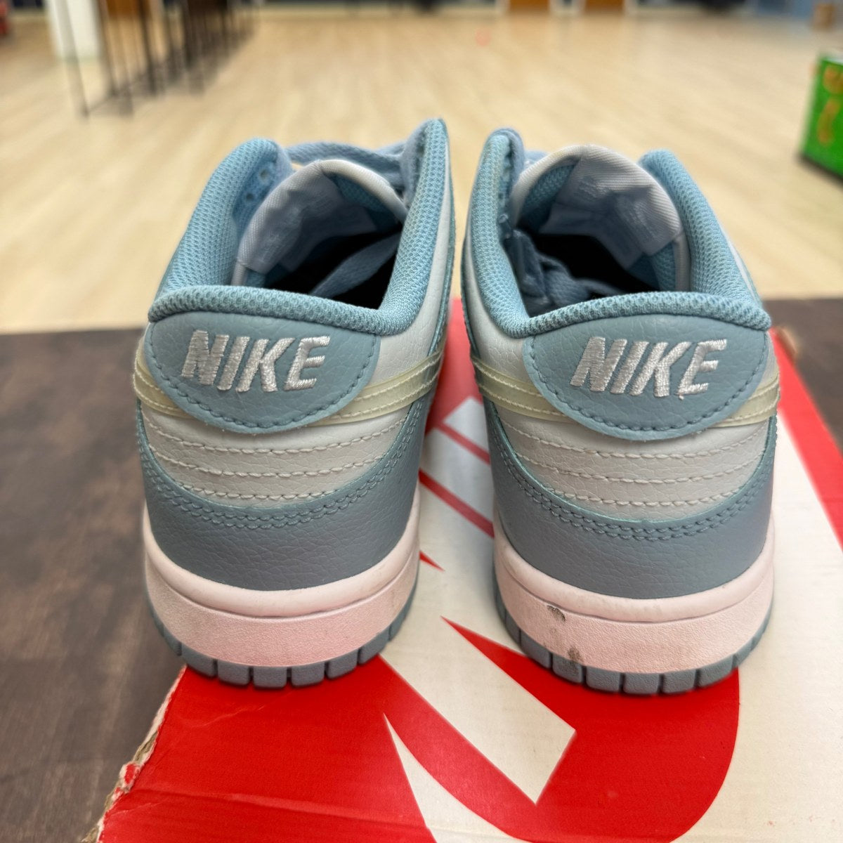 Nike Dunk Low Clear Blue Swoosh (GS) Size 6.5Y (Pre-Owned) - Image 4