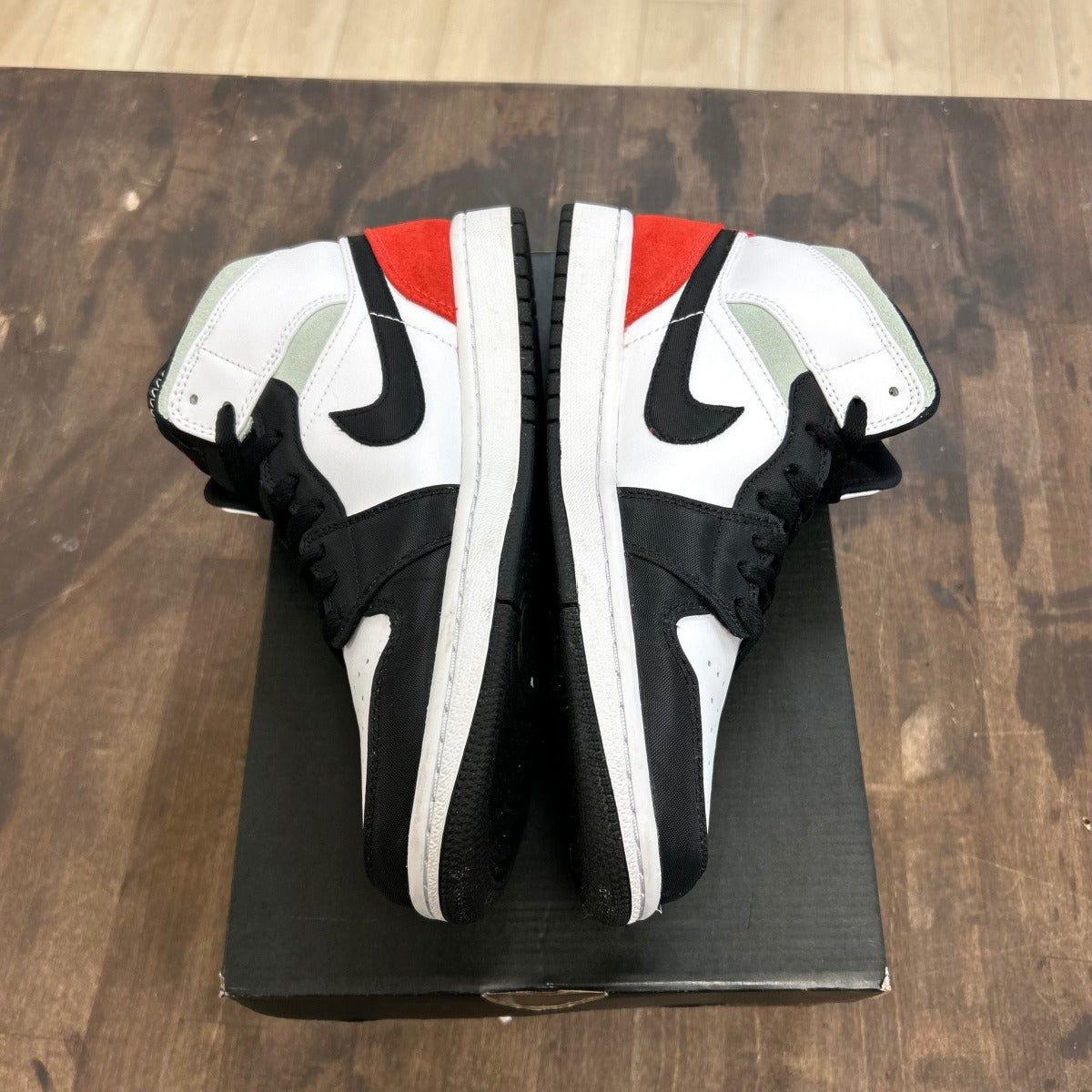 Jordan 1 Mid SE Red Black Toe - Image 3