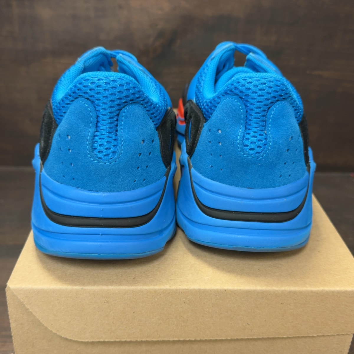 adidas Yeezy Boost 700 Hi-Res Blue Size 11 (Pre-Owned) - Image 5