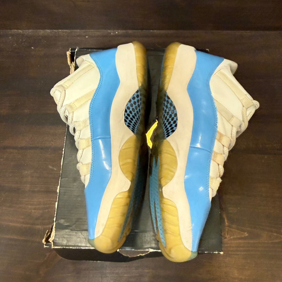 Jordan 11 Retro Low University Blue (2017) Size 8.5 (Pre-Owned)