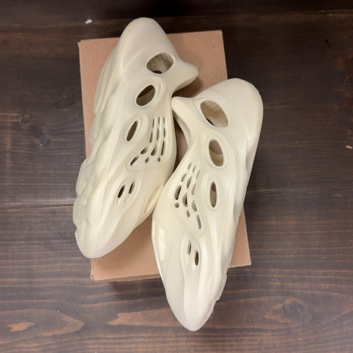 adidas Yeezy Foam RNNR Sand - Image 2