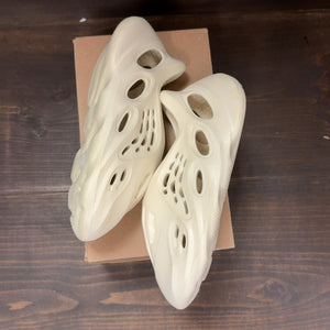 adidas Yeezy Foam RNNR Sand - Image 2