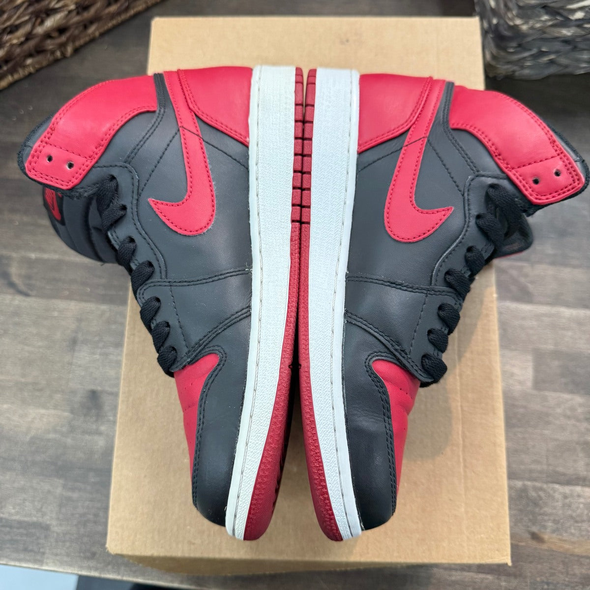 Jordan 1 Retro Bred (2013) (GS) Size 5.5Y (Pre-Owned) - Image 2