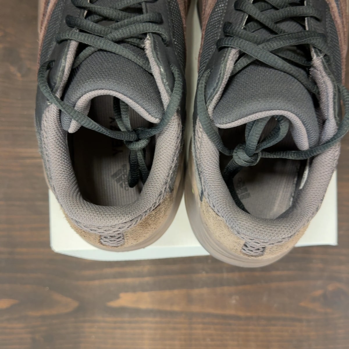 adidas Yeezy Boost 700 Mauve Size 8 (Pre-Owned) - Image 6